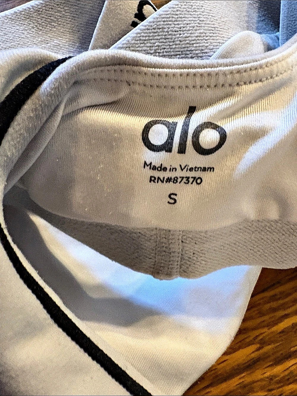 🎉Alo Sports Bra in White and Black Size Small! - Picture 3 of 3